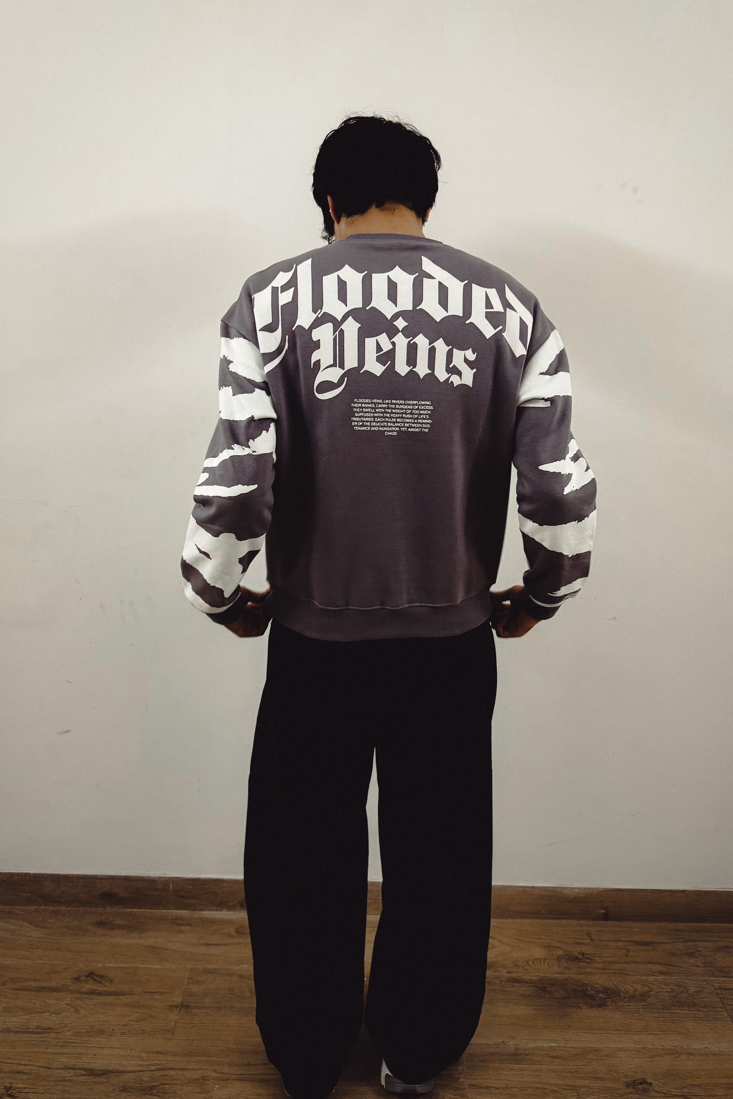 FLOODED VEINS CREWNECK